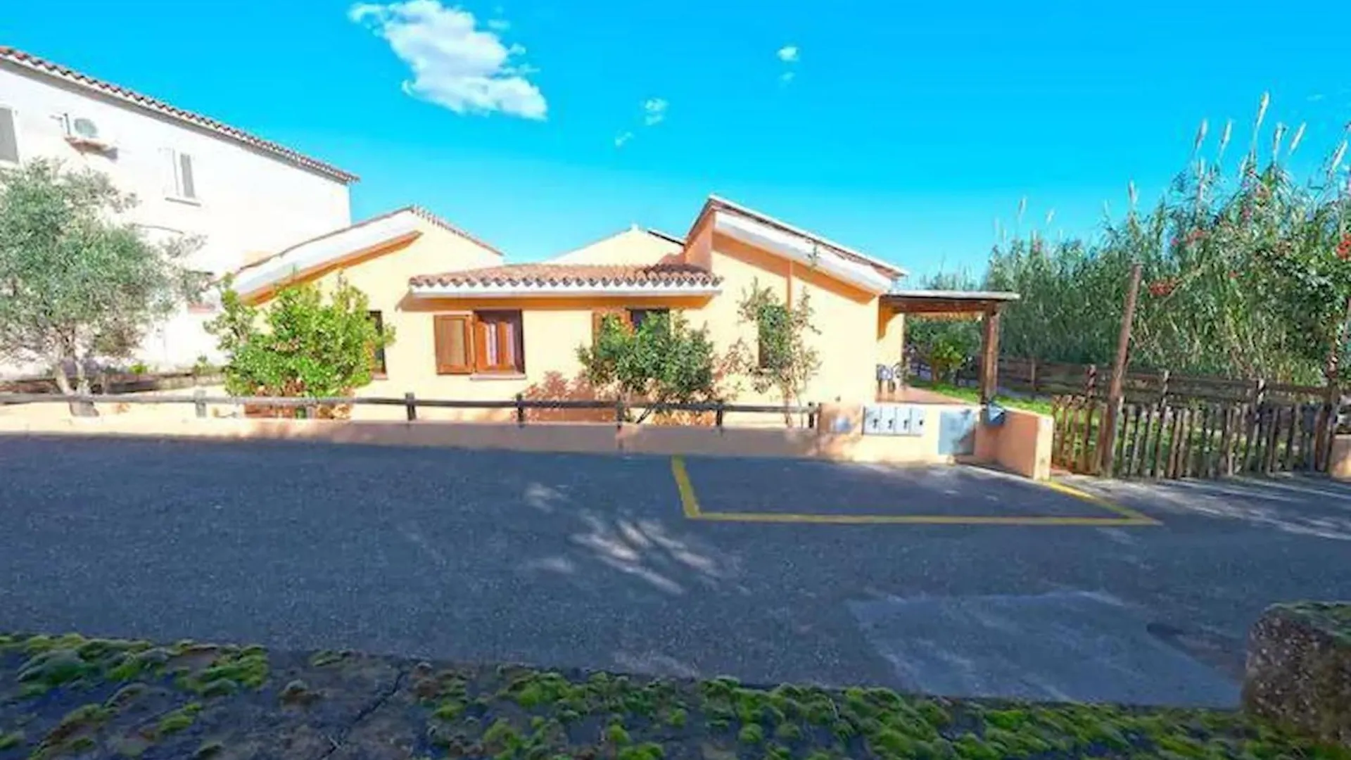 Big Home Zan01/02 - 4 Bedrooms - 16 Beds - 4 B contacts